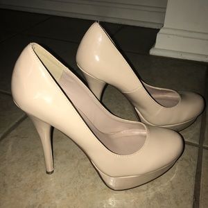Deb nude heels NEW size 9